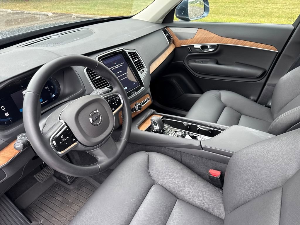Used 2025 Volvo XC90 B6 Plus w/ Protection Package image 12