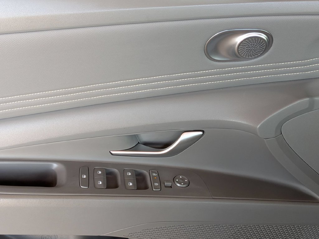 Used 2026 Hyundai Elantra Sport FWD image 10