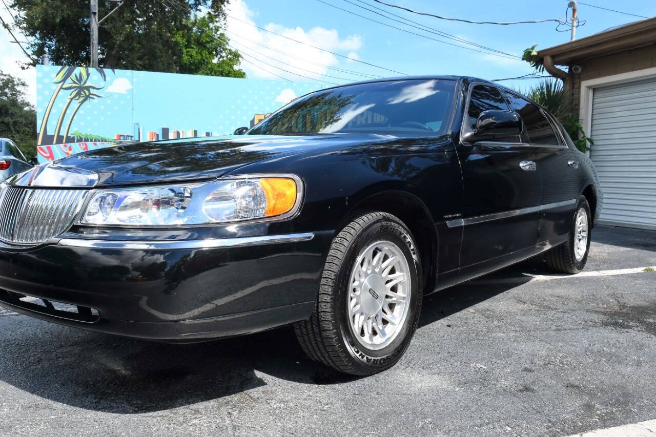 Used 1999 Lincoln Town Car Signature RWD image 5