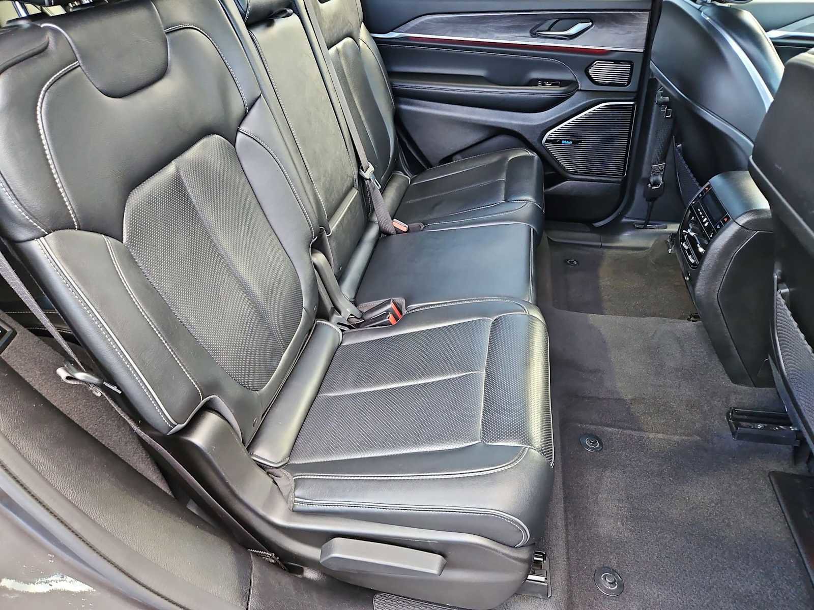 Used 2022 Jeep Grand Cherokee L Overland w/ Luxury Tech Group IV image 22