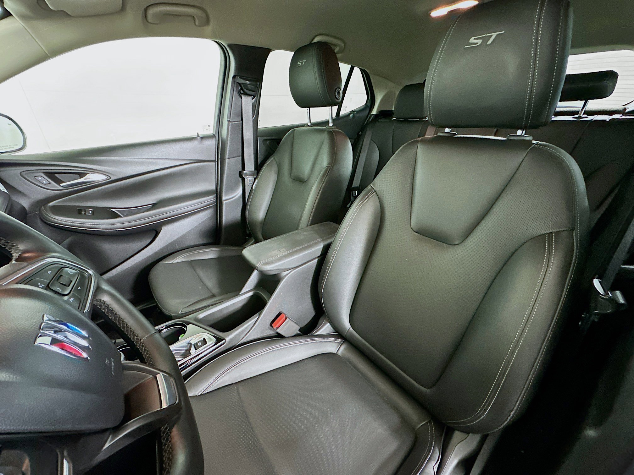 Used 2024 Buick Encore GX Sport Touring image 13