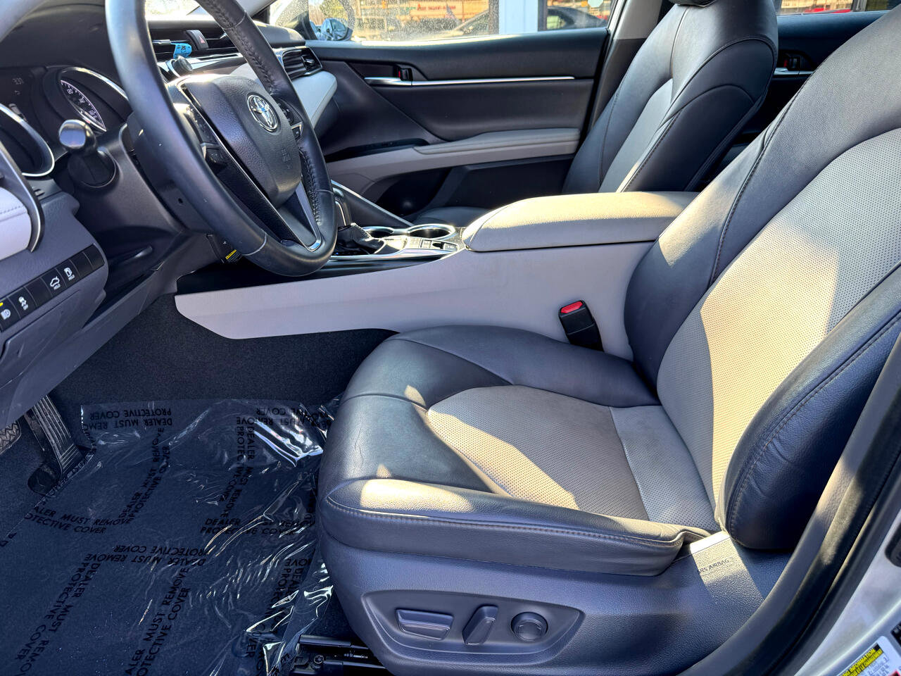 Used 2020 Toyota Camry XLE image 10