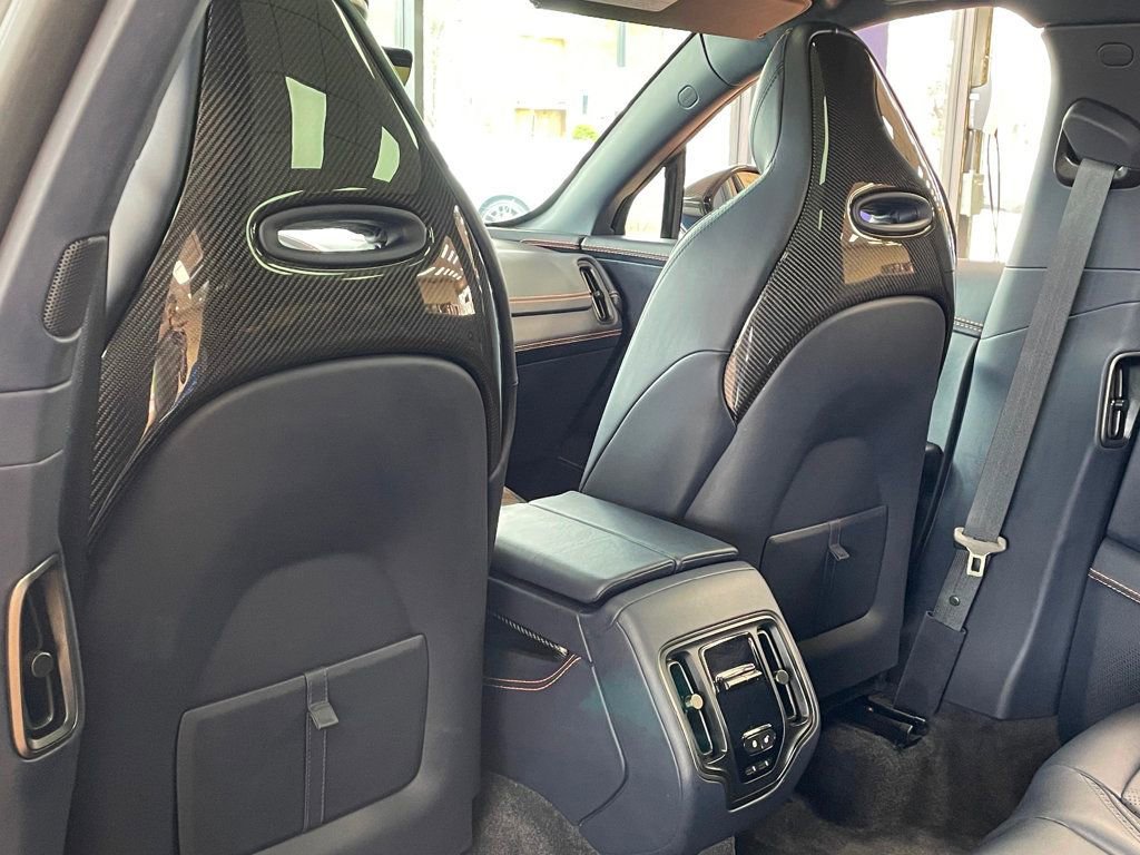 Used 2022 Aston Martin DBX AWD/4WD image 23