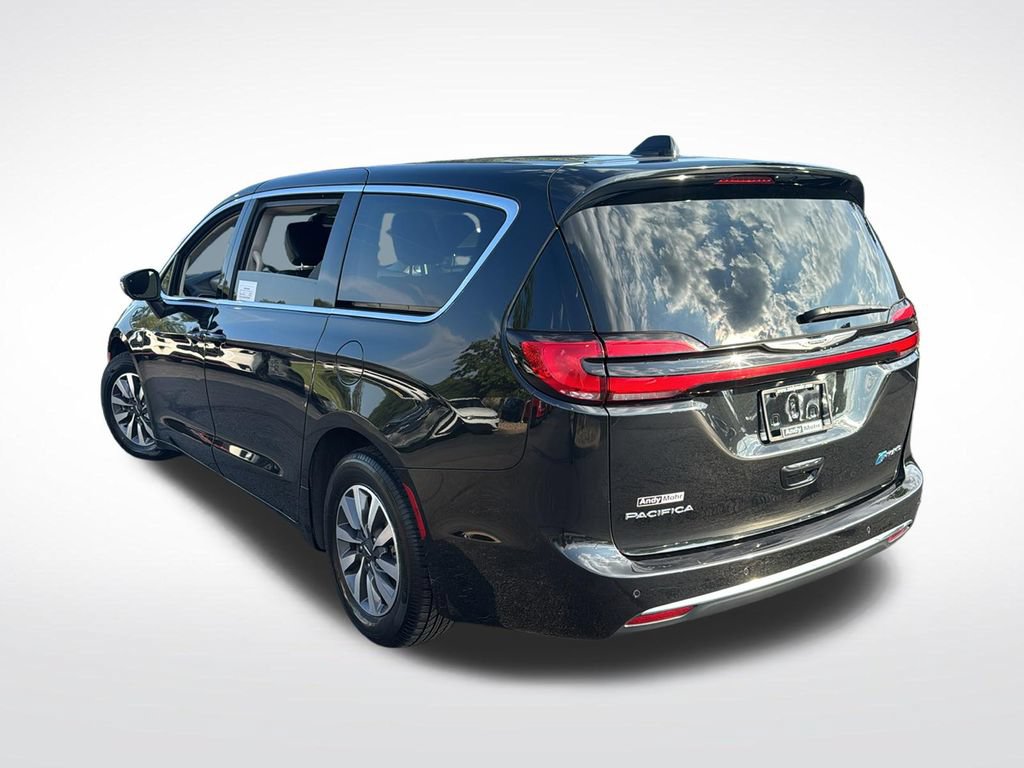 Used 2023 Chrysler Pacifica Touring-L FWD image 5