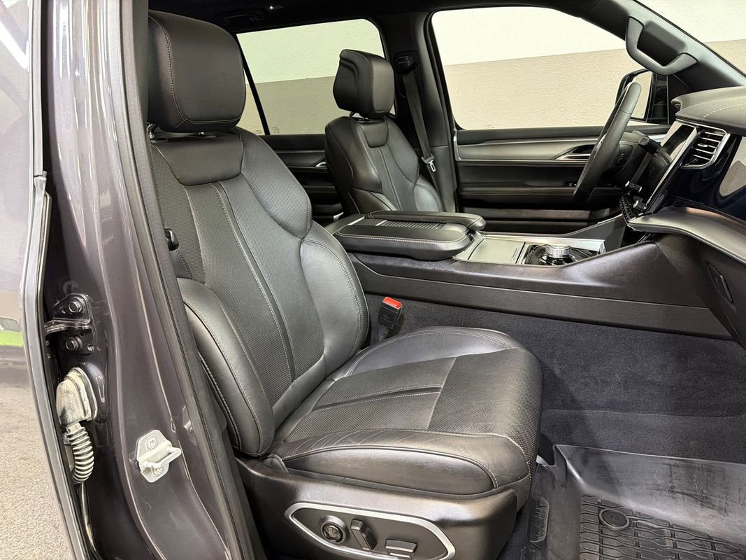 Used 2023 Jeep Wagoneer Series II RWD image 44