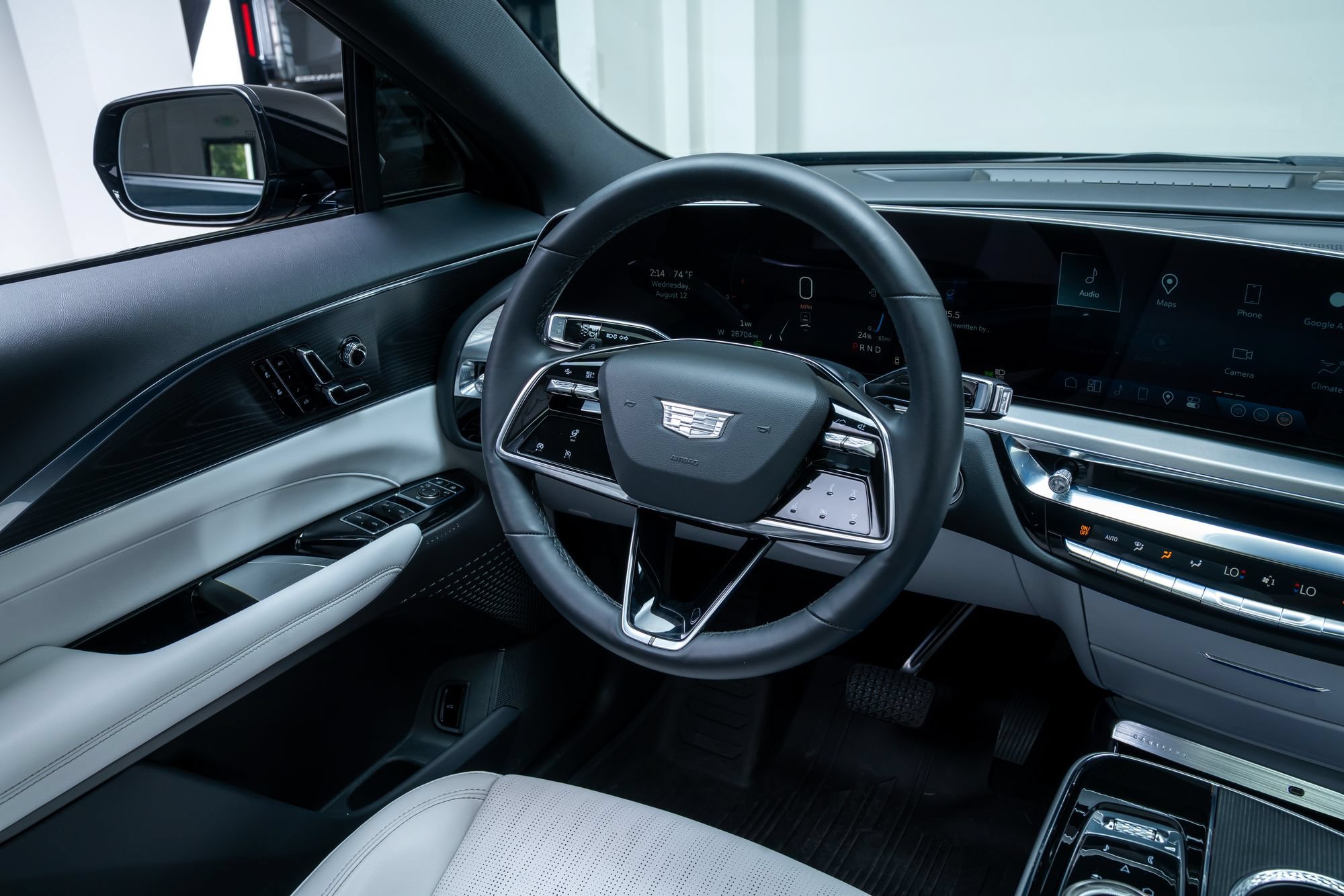 Used 2024 Cadillac Lyriq Luxury w/ LPO, Floor Liner Package AWD/4WD image 9