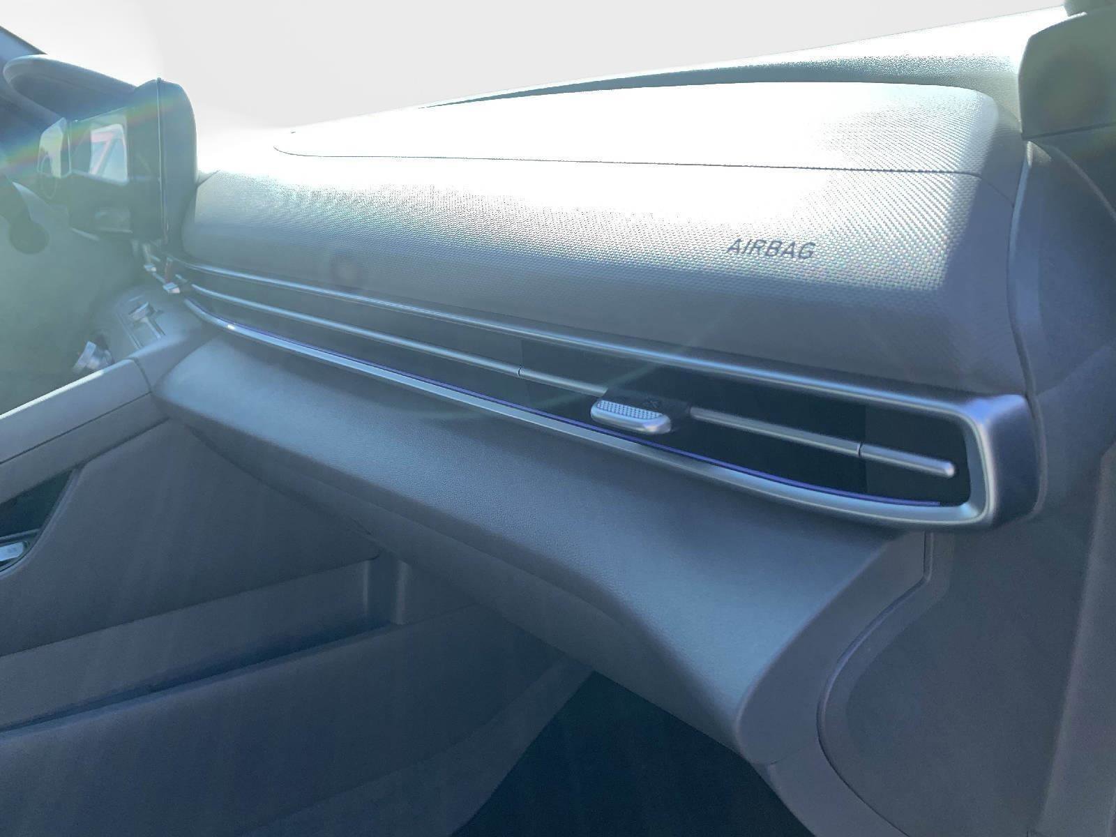 Used 2024 Hyundai Elantra SEL image 41