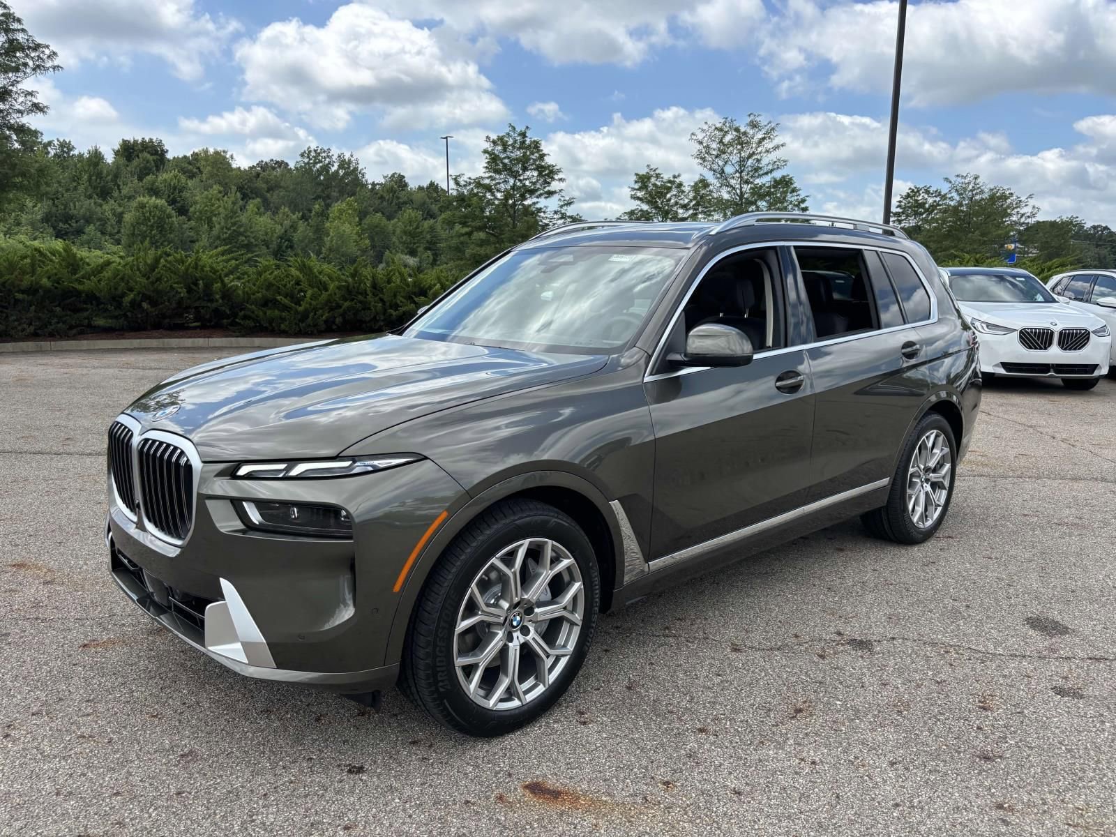 New 2026 BMW X7 xDrive40i w/ Premium Package image 3