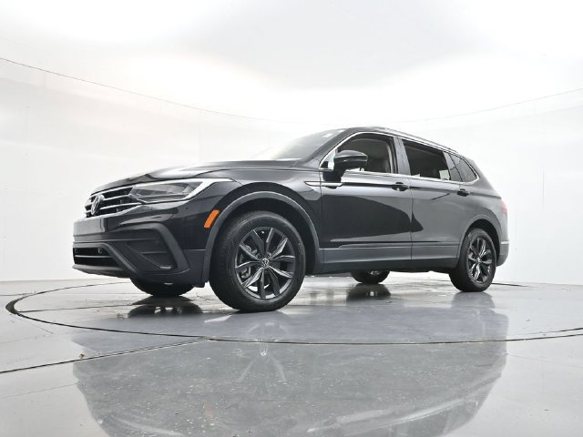 Used 2023 Volkswagen Tiguan SE FWD image 48