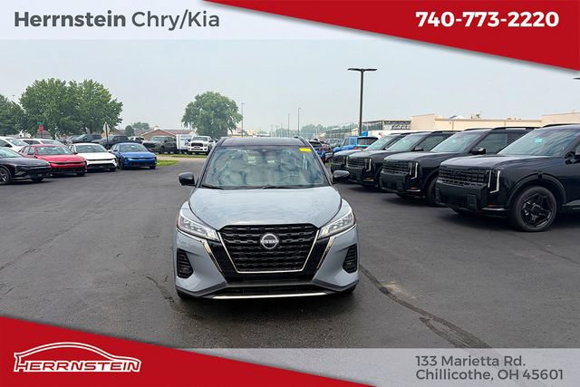 Used 2024 Nissan Kicks SR w/ SR Premium Package FWD image 2