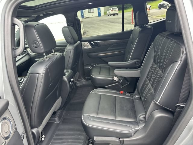Used 2025 Buick Enclave Avenir AWD/4WD image 26