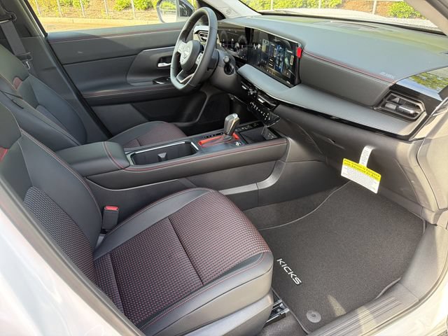 New 2026 Nissan Kicks SR w/ SR Premium Package FWD image 15