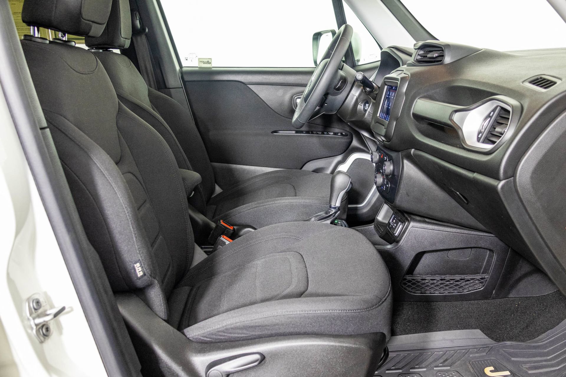 Used 2019 Jeep Renegade Latitude FWD image 42