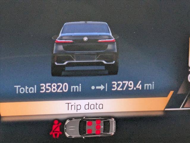 Used 2023 BMW 740i image 11