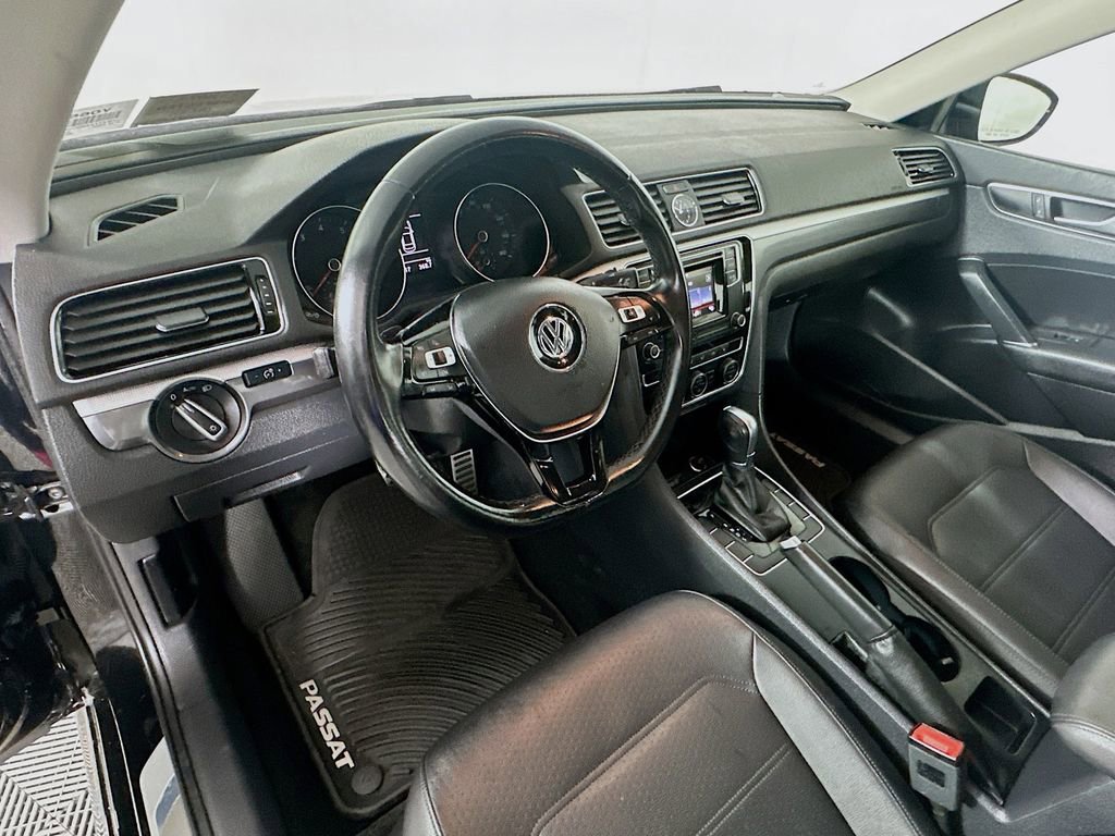 Used 2016 Volkswagen Passat 1.8T R-Line image 29