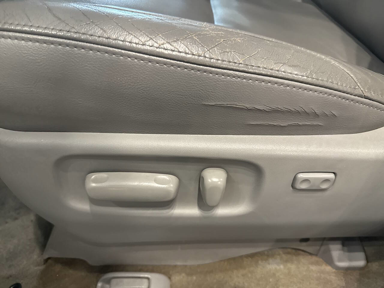 Used 2009 Toyota Sienna XLE Limited image 16