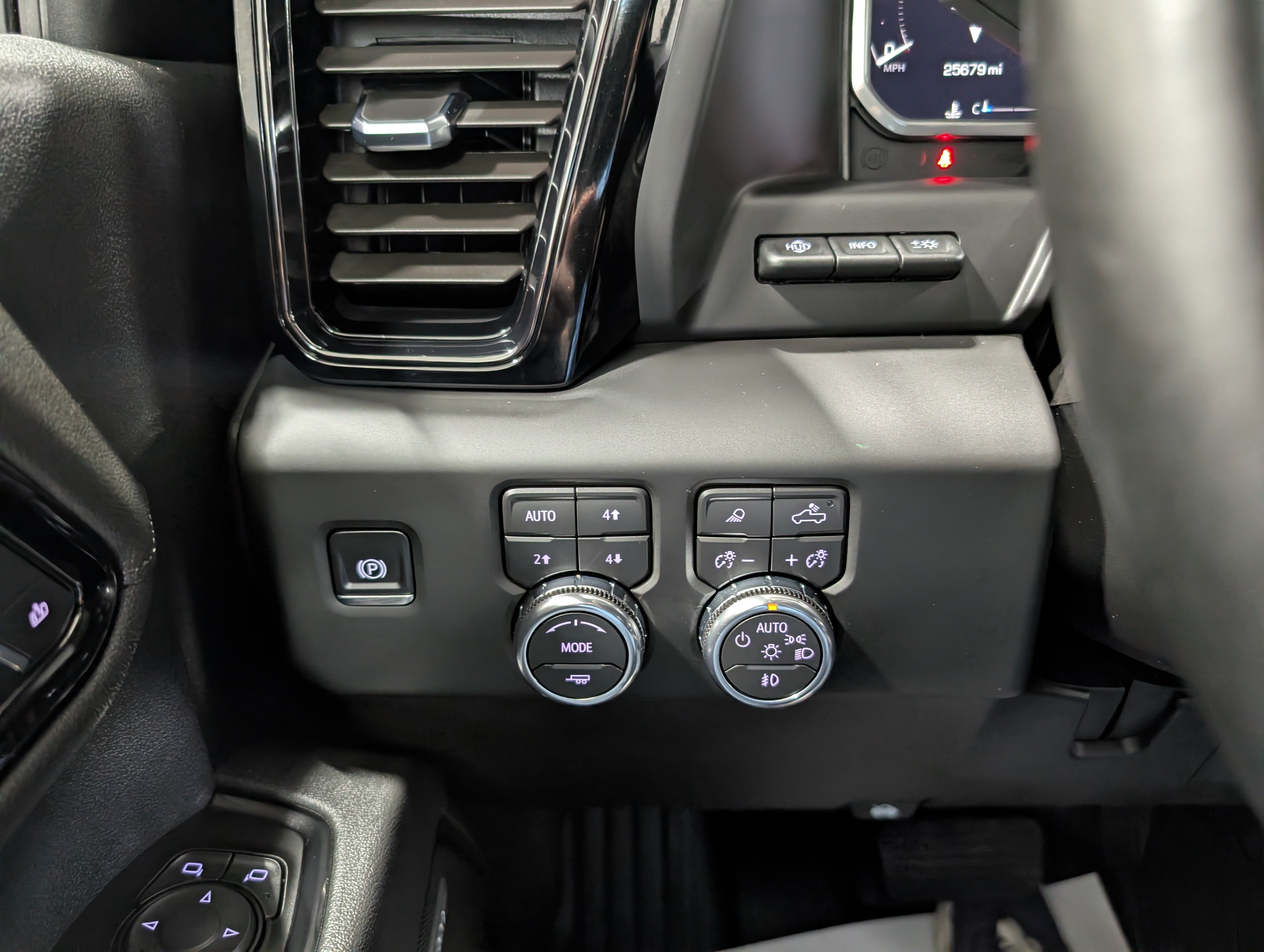 Used 2026 GMC Sierra 2500 AT4 w/ AT4 Premium Plus Package AWD/4WD image 25