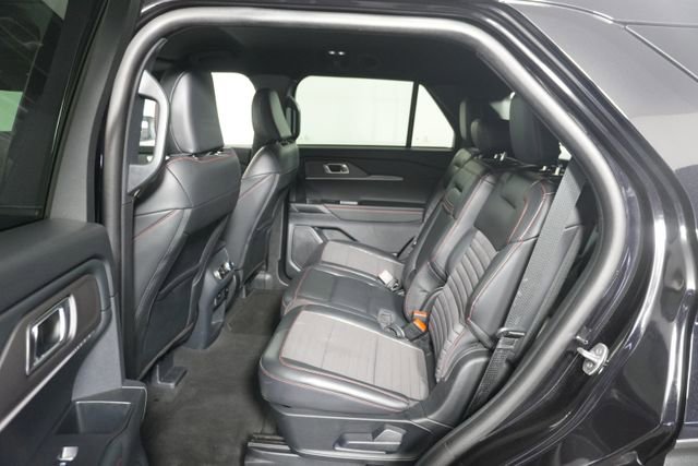 Certified 2025 Ford Explorer ST-Line w/ ST-Line Street Pack image 23
