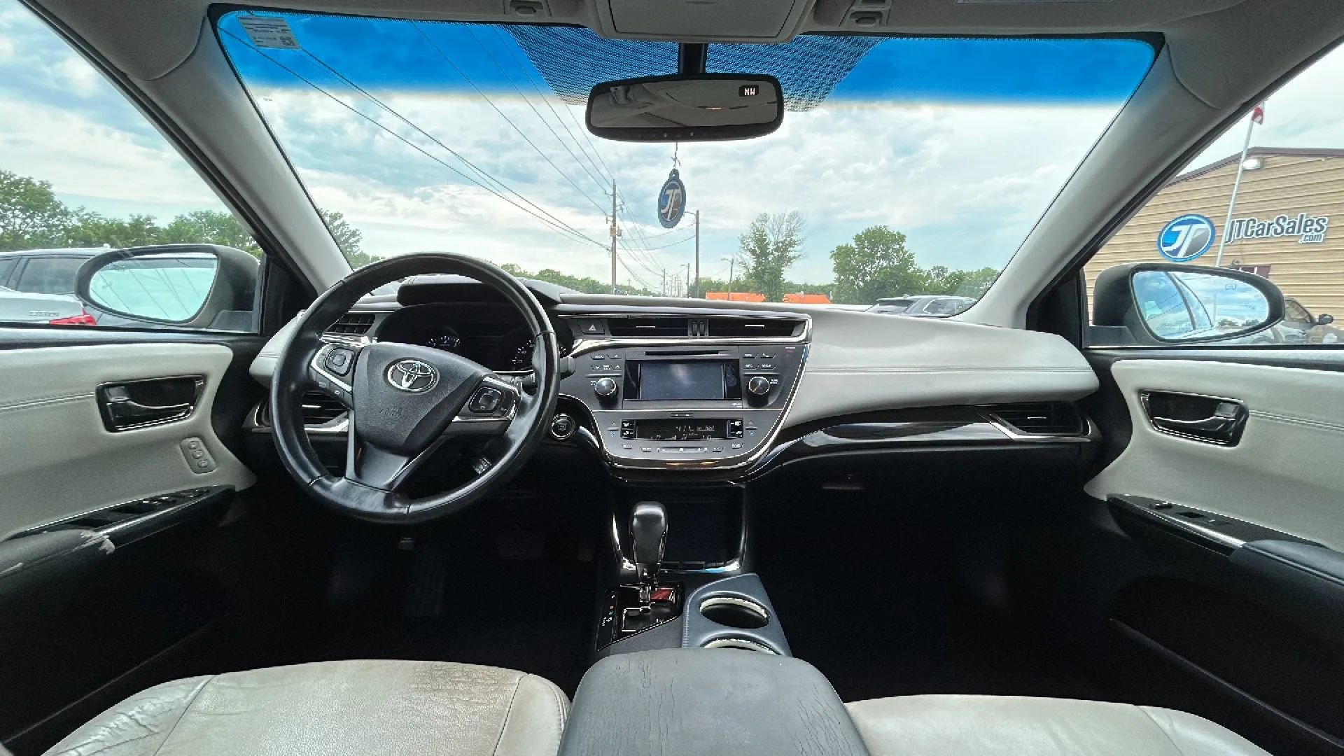 Used 2013 Toyota Avalon XLE Touring FWD image 32