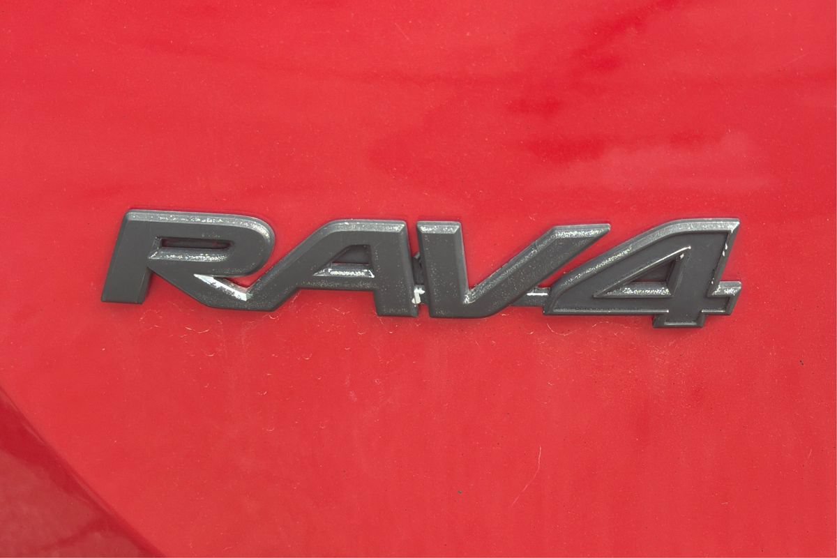Used 2017 Toyota RAV4 LE FWD image 23