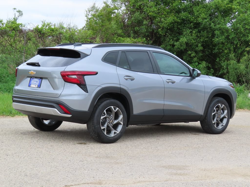 New 2026 Chevrolet Trax LT w/ Driver Confidence Package FWD image 3