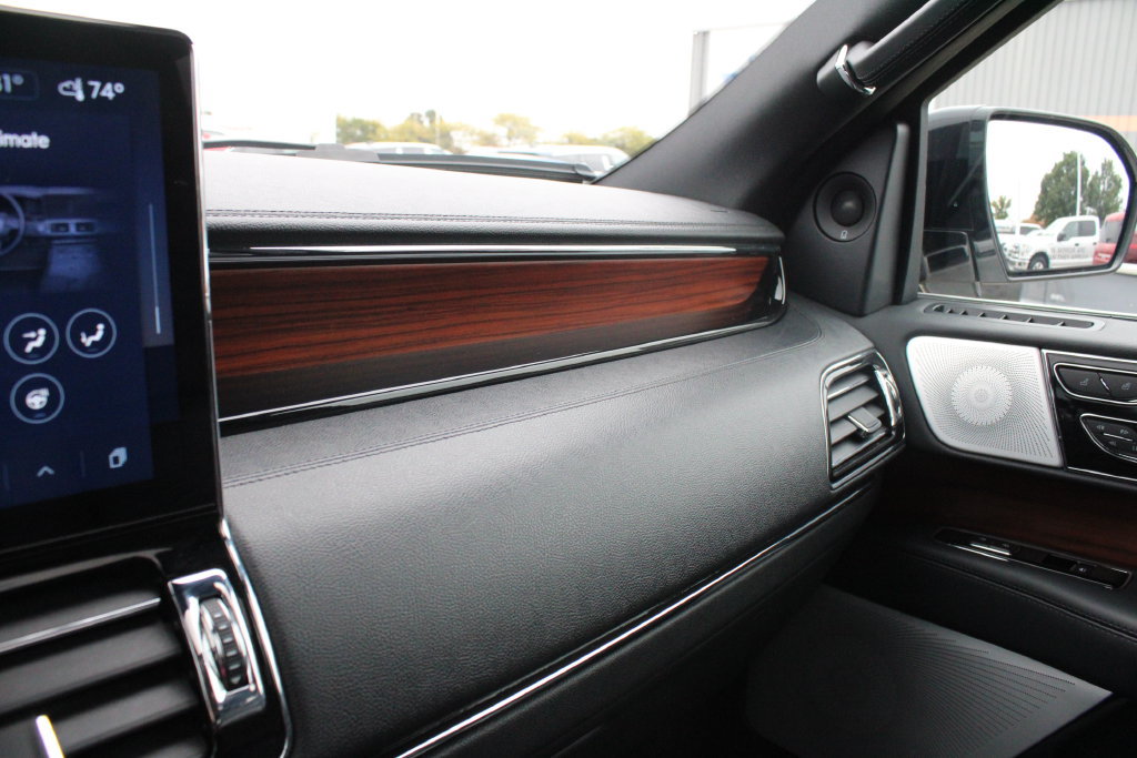 Used 2024 Lincoln Navigator L Reserve AWD/4WD image 19