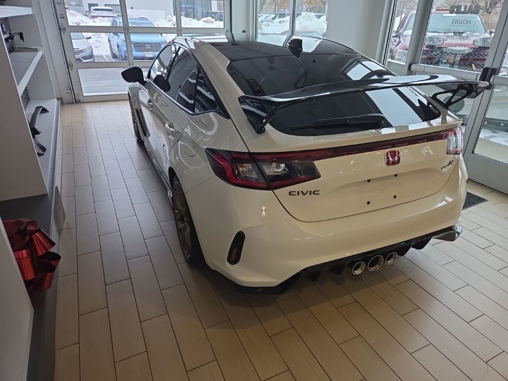 Used 2024 Honda Civic Type R image 4