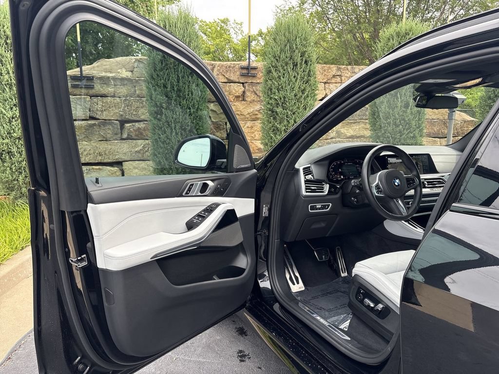 Used 2023 BMW X5 M50i w/ Executive Package AWD/4WD image 17