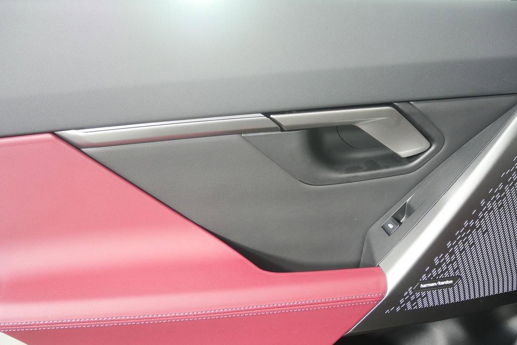 Certified 2025 BMW 530i image 14