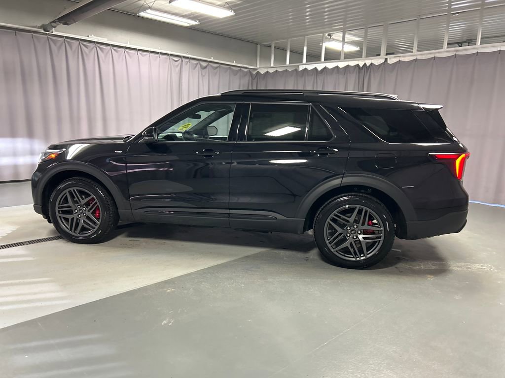 Used 2025 Ford Explorer ST-Line w/ ST-Line Street Pack AWD/4WD image 4