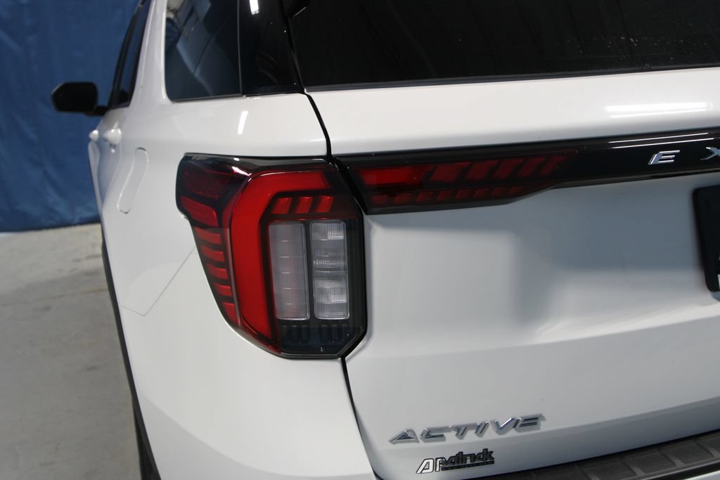 Used 2025 Ford Explorer Active AWD/4WD image 40