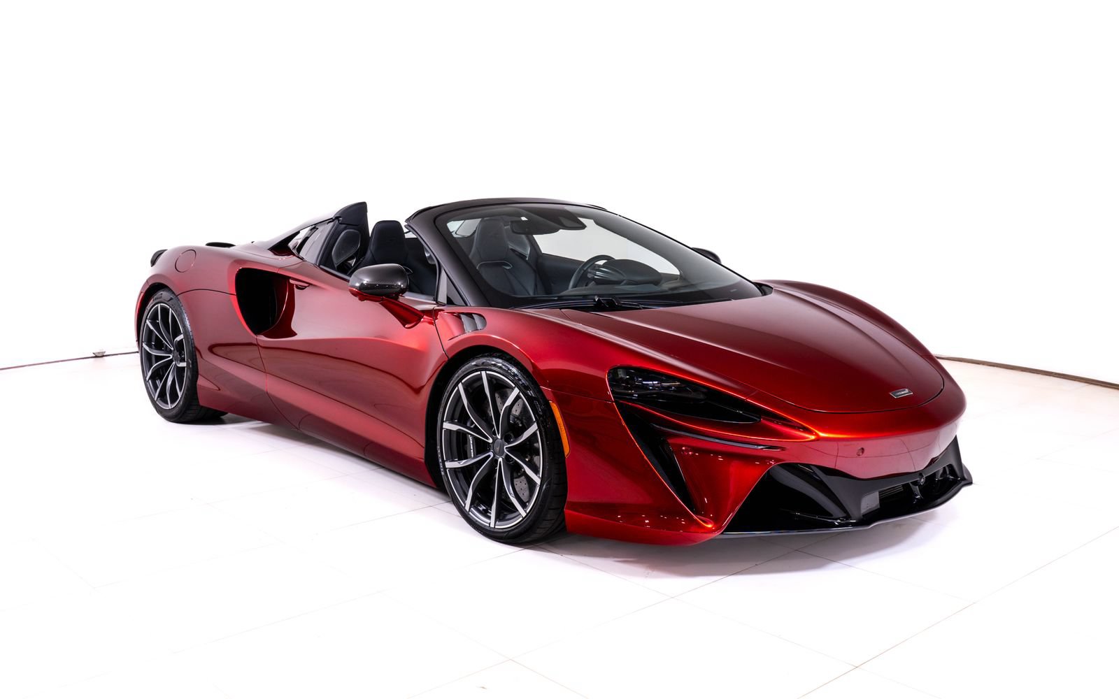 Used 2025 McLaren Artura Spider RWD image 9