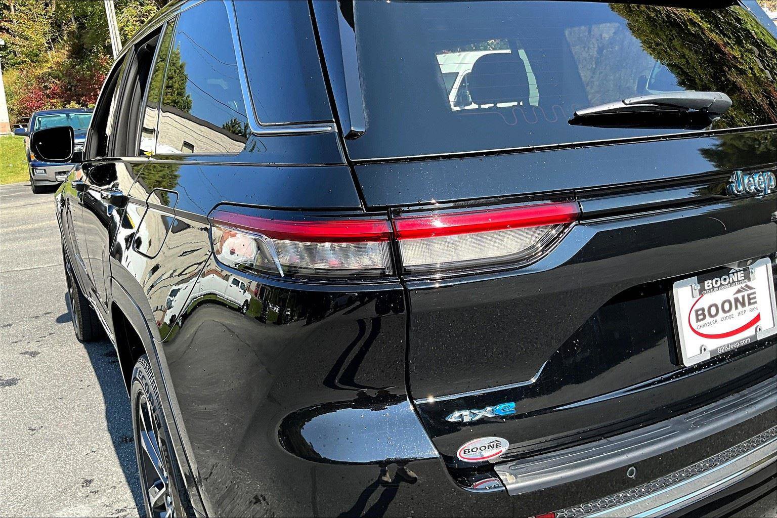 Used 2024 Jeep Grand Cherokee Overland w/ Luxury Tech Group IV image 31