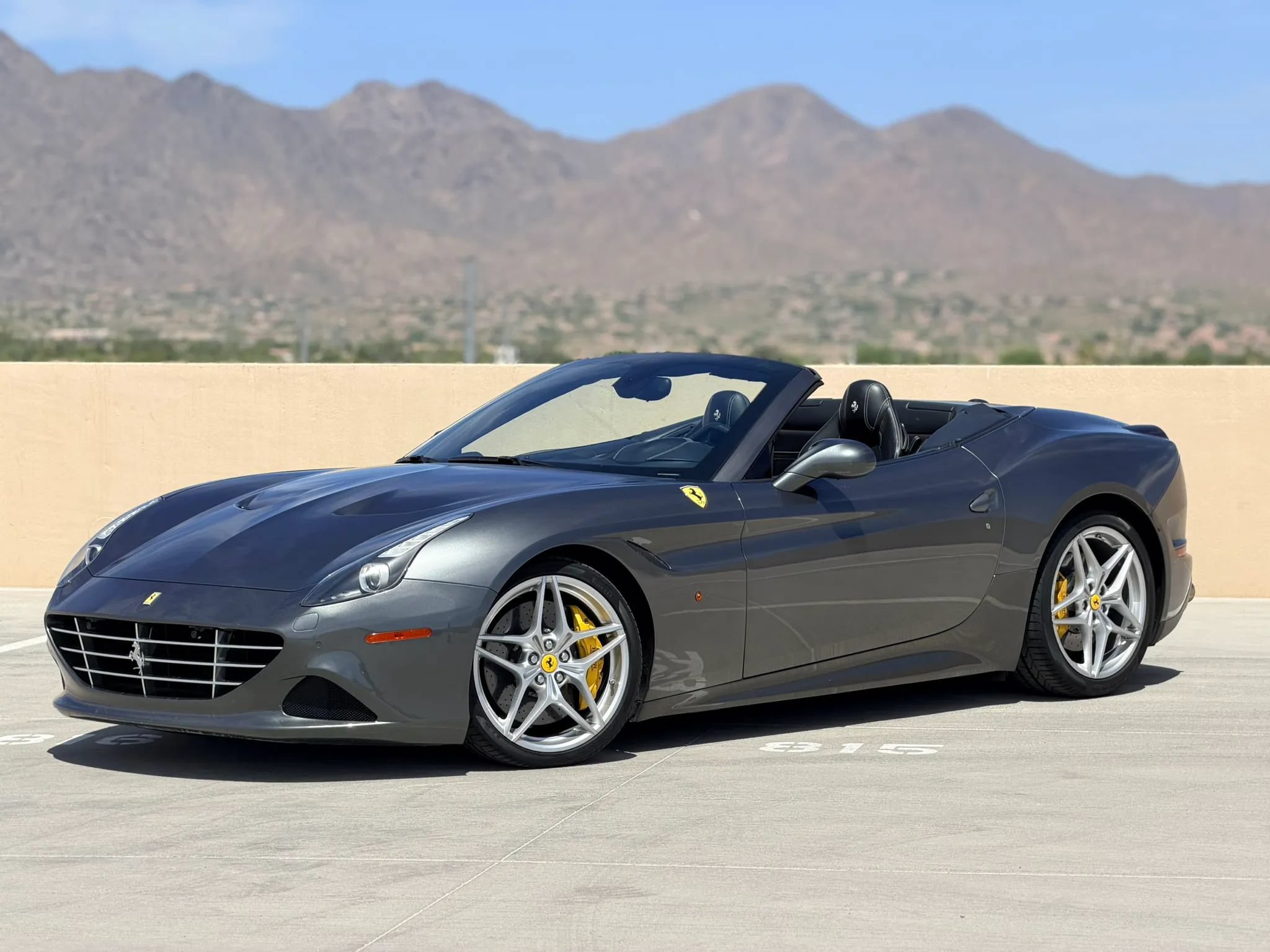 Used 2015 Ferrari California T RWD image 4
