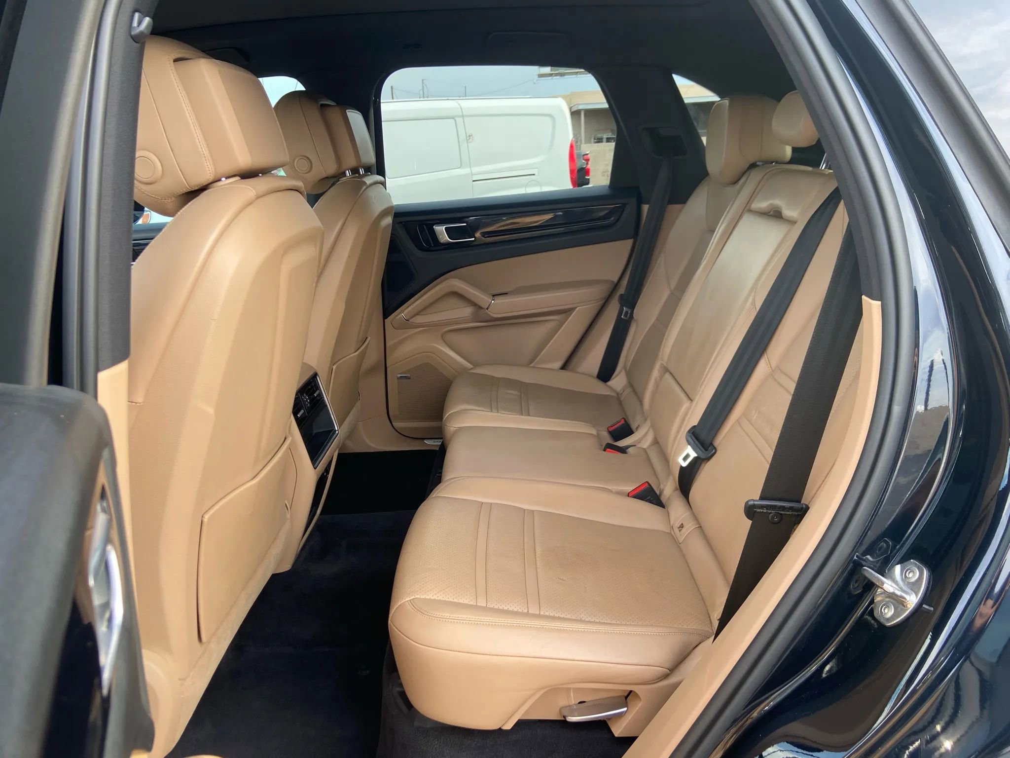 Used 2019 Porsche Cayenne Sport Utility 4D image 17