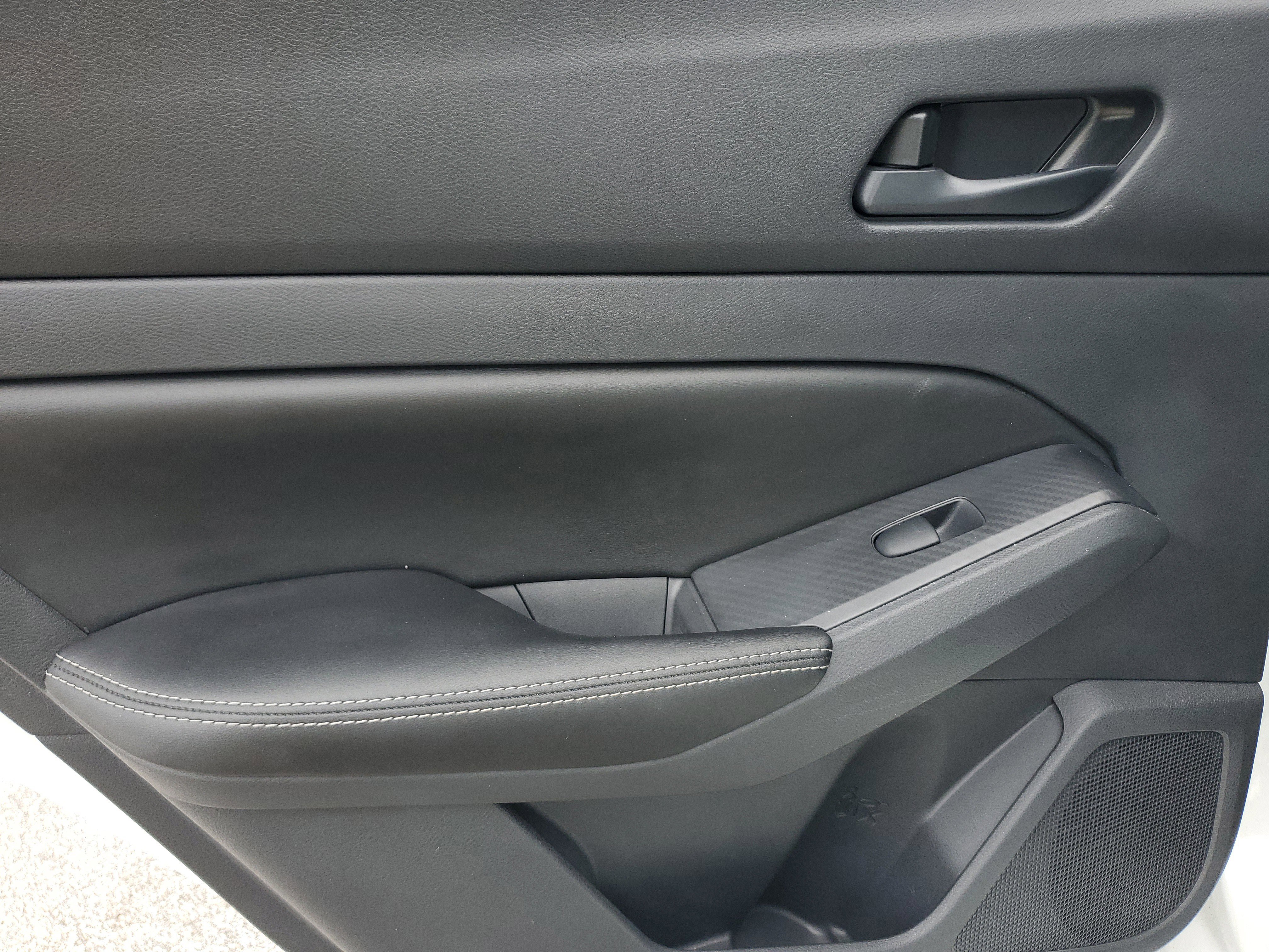 Used 2025 Nissan Altima 2.5 SV FWD image 11