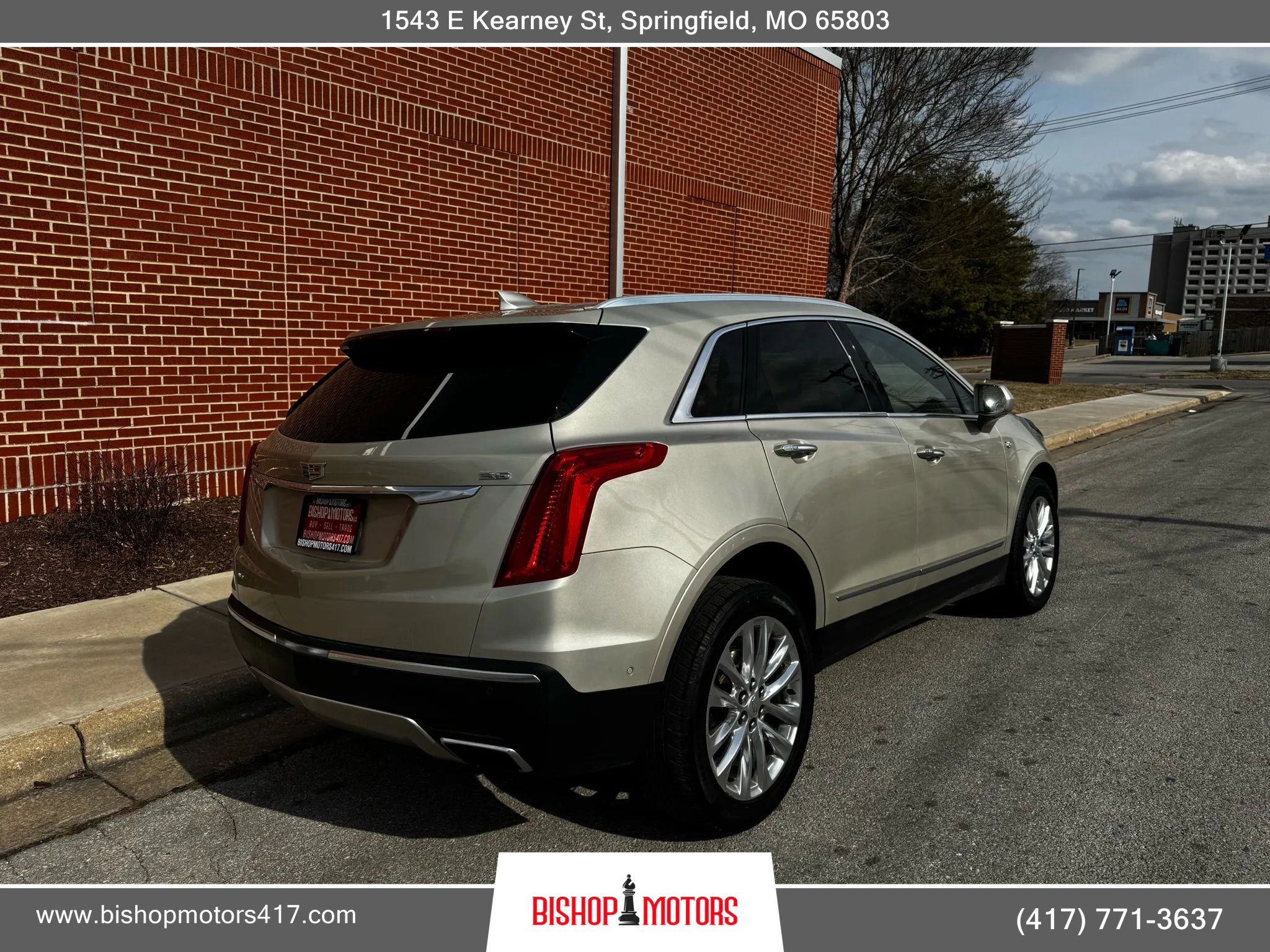Used 2017 Cadillac XT5 Platinum w/ Driver Assist Package image 6