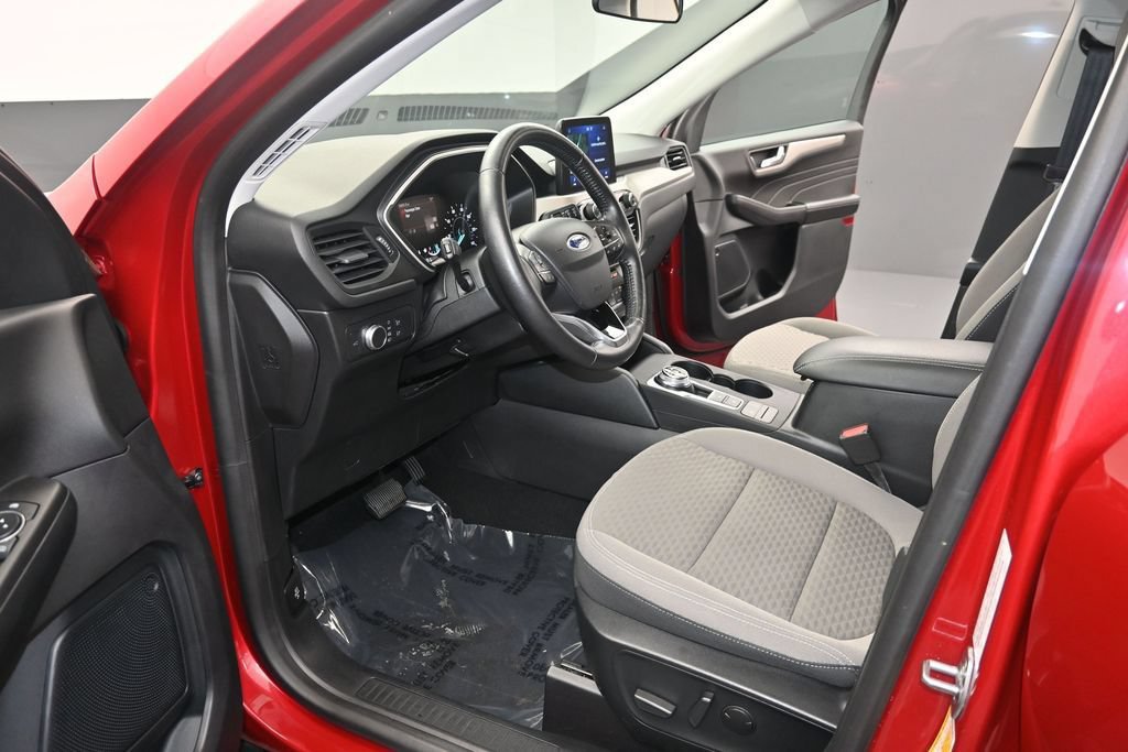 Used 2021 Ford Escape SE w/ SE Sport Appearance Package FWD image 13