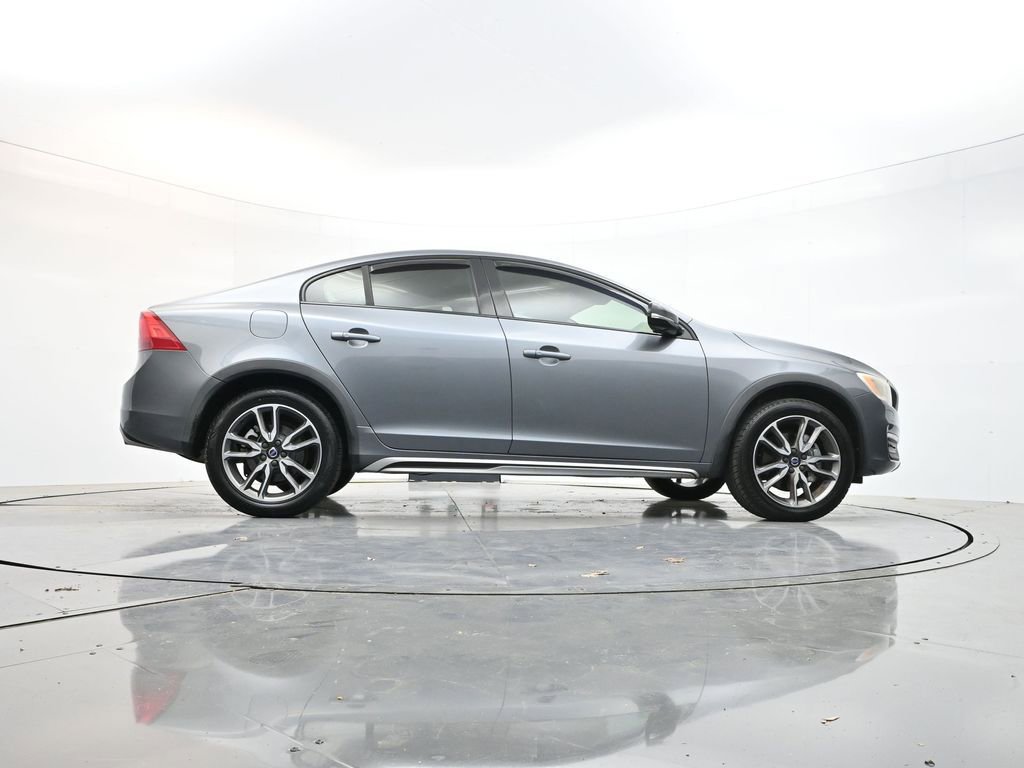Used 2017 Volvo S60 T5 Cross Country Platinum image 38
