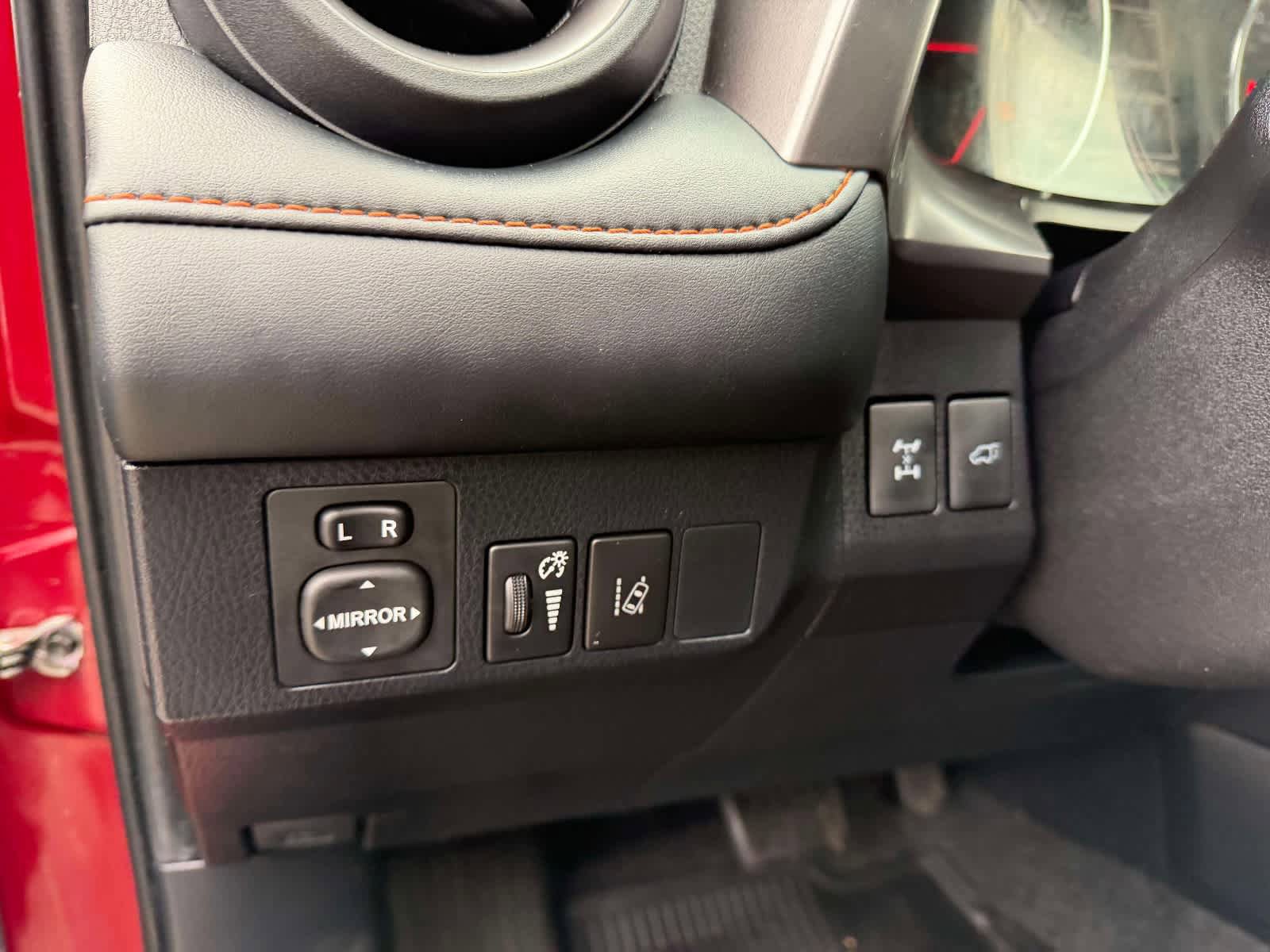 Used 2018 Toyota RAV4 SE w/ Power Extra Value Package AWD/4WD image 20