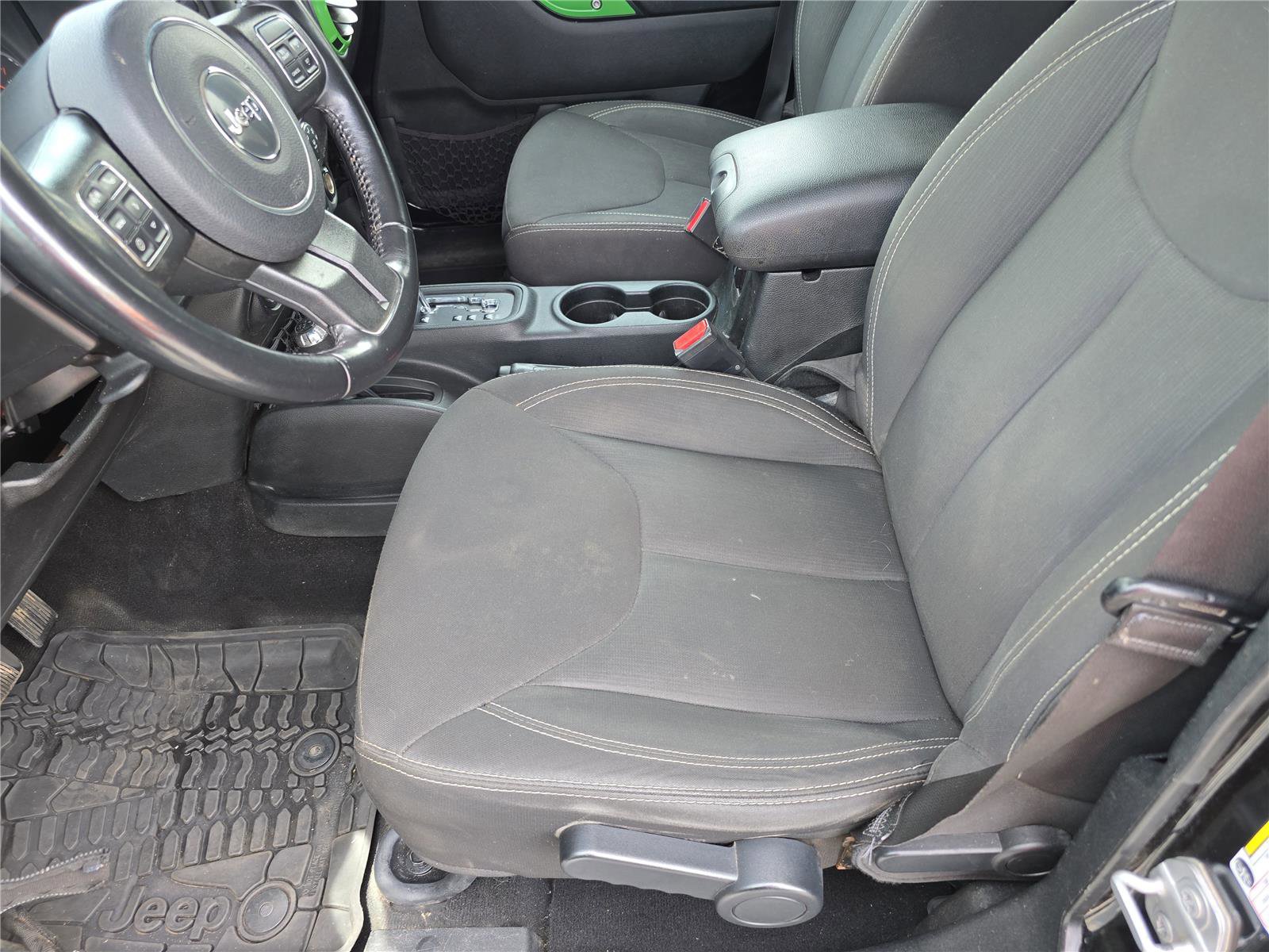 Used 2018 Jeep Wrangler Unlimited Sahara w/ Connectivity Group image 20