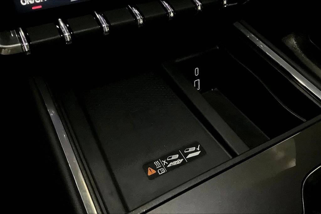 Used 2025 GMC Acadia Elevation image 16