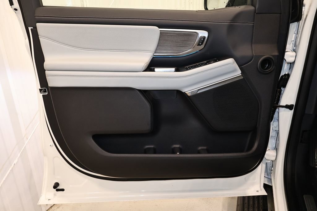 New 2026 Ford Expedition Platinum image 9