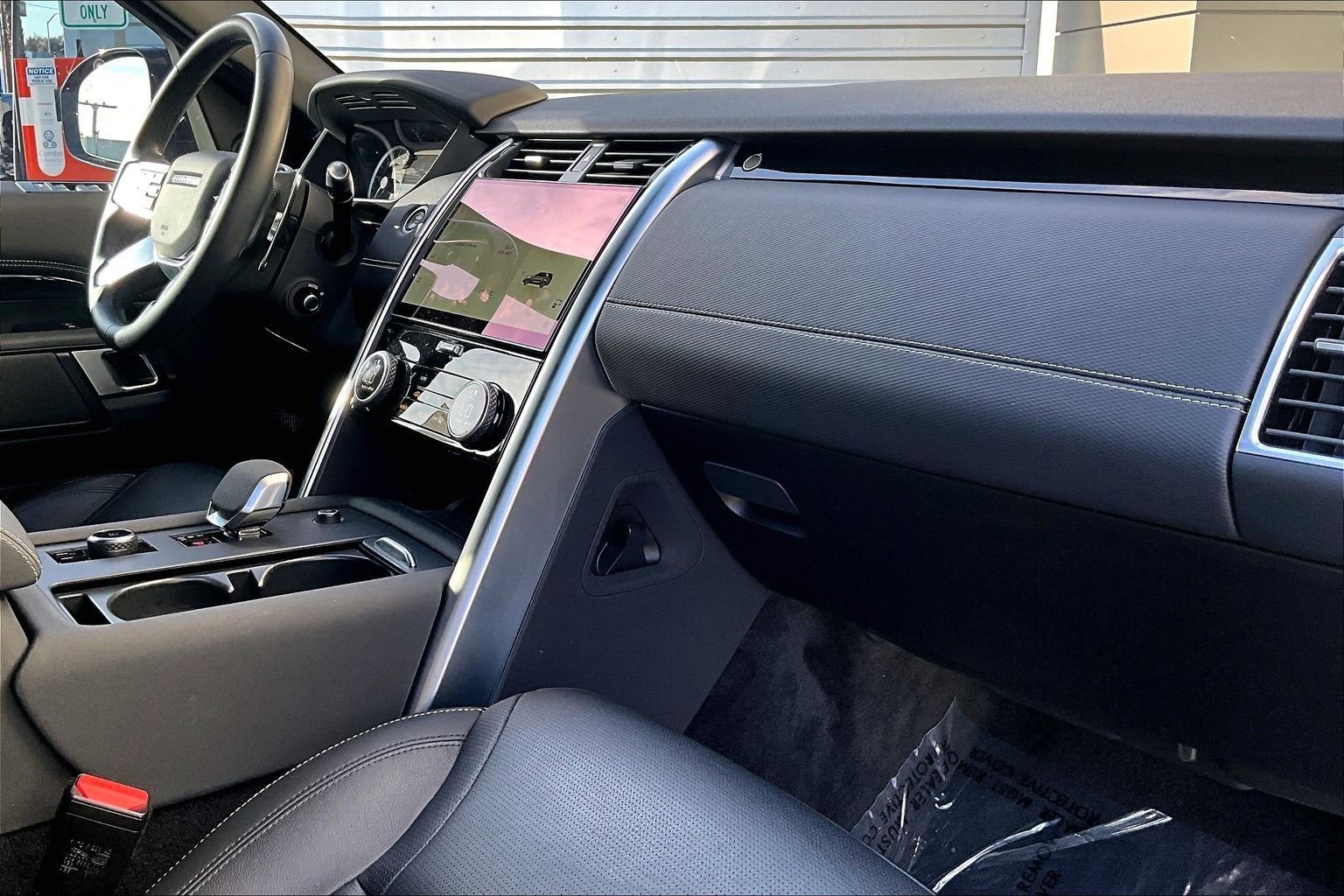 Used 2023 Land Rover Discovery S R-Dynamic image 15