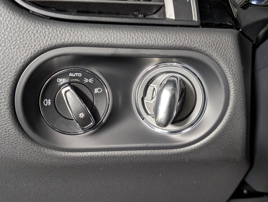 New 2026 Porsche Macan image 29