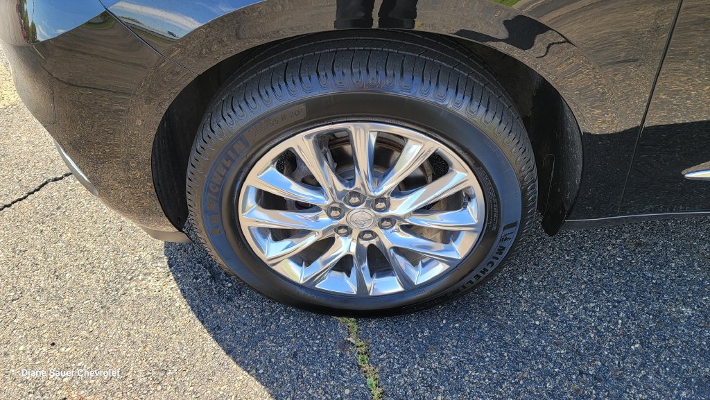 Used 2021 Buick Enclave Essence w/ Sound and Sites Package AWD/4WD image 6