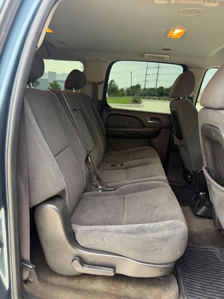 Used 2008 Chevrolet Suburban LT image 12