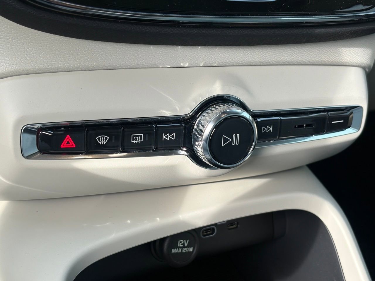 New 2026 Volvo XC40 B5 Plus w/ Protection Package Premier AWD/4WD image 12