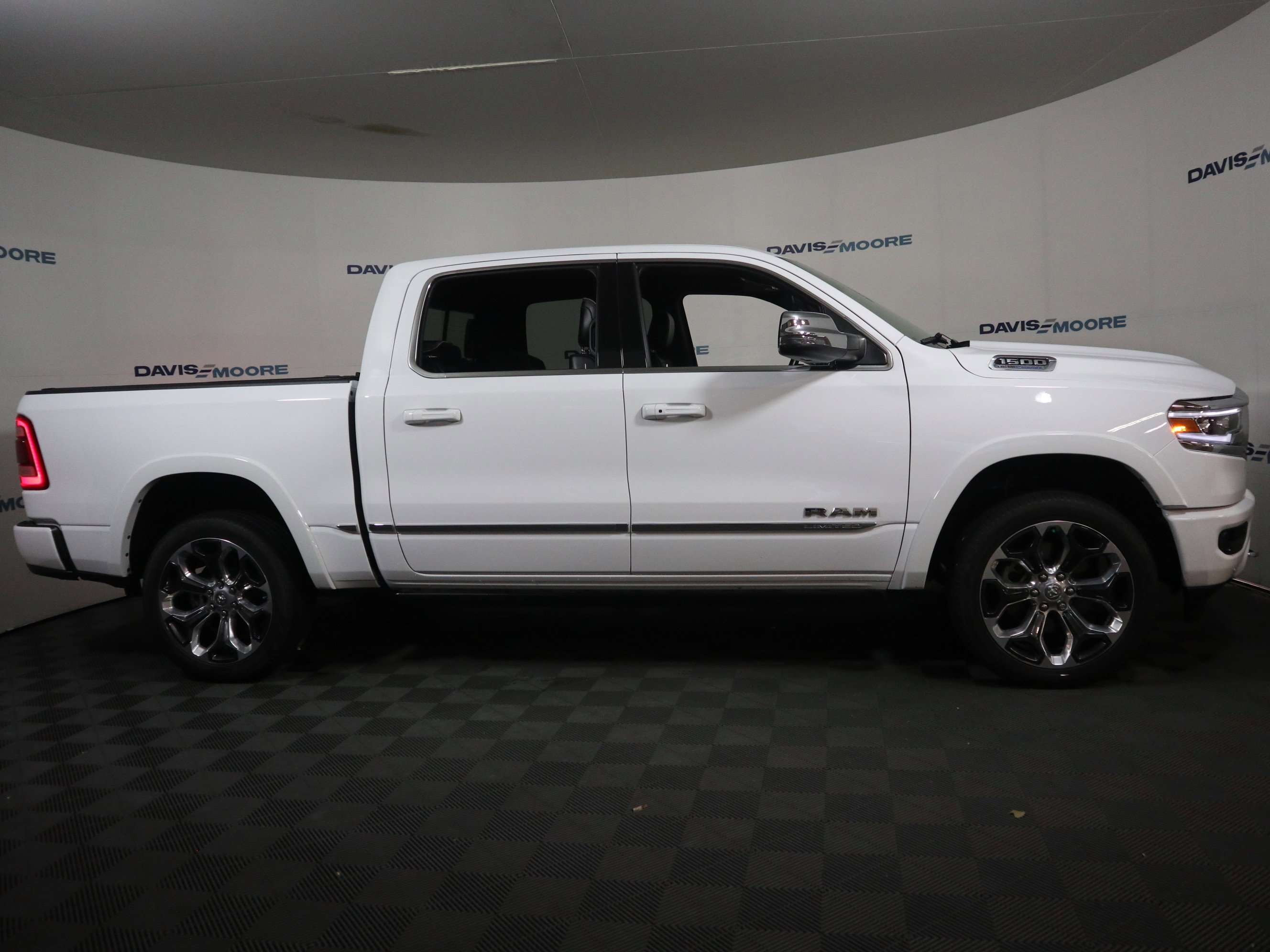 Used 2024 RAM 1500 Limited image 4