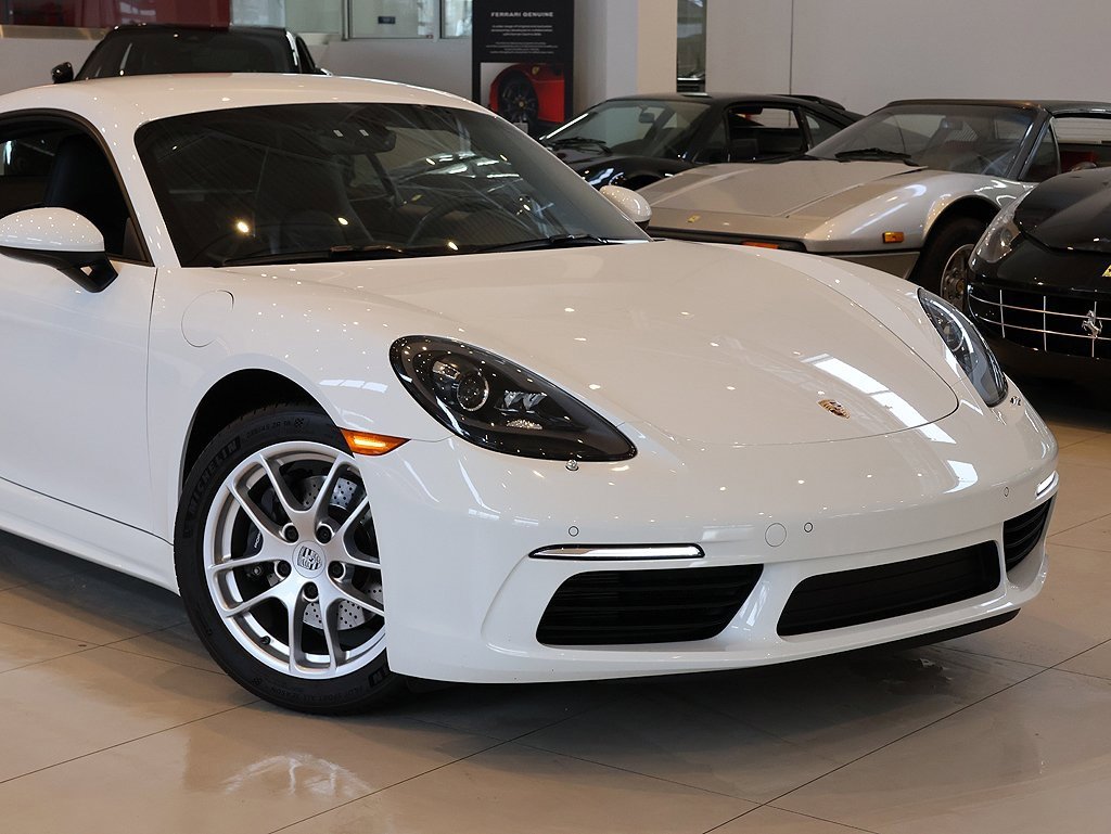 Used 2021 Porsche 718 Cayman image 8